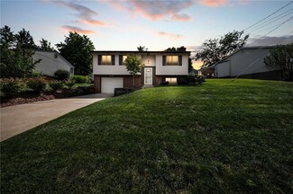 300 Florida Dr, Oakdale, PA 15071