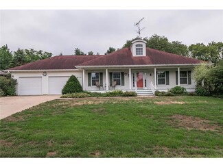 285 E 13th St, Zumbrota, MN 55992