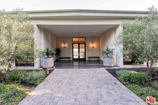 430 Robert Ln, Beverly Hills, CA 90210
