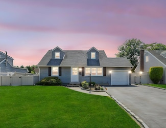 2284 Oxford St, East Meadow, NY 11554