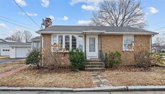154 Metropolitan Rd, Providence, RI 02908