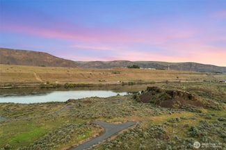 131 Stagecoach Ln, Malaga, WA 98828