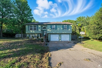 2772 Maplewood Cir, Manhattan, KS 66503