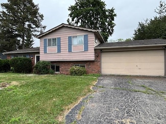 2736 Ravenglass Rd, Waterford, MI 48329