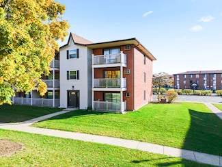 291 Gregory St Unit 6, Aurora, IL 60504