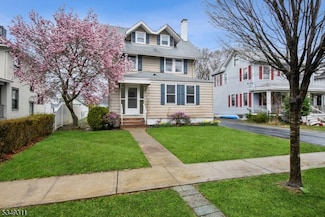 16 Dayton Rd, Morris Plains, NJ 07950
