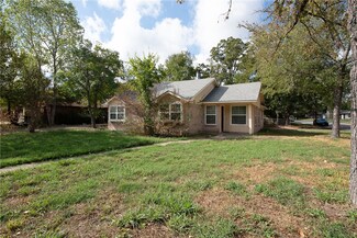 3100 Heatherwood Dr, Bryan, TX 77801