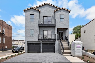 41 E 16th St, Bayonne, NJ 07002