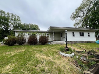 15 Carl Zinn Rd, Independence, WV 26374