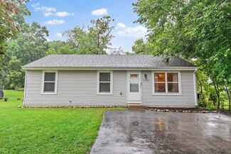 5320 W Woodland Dr, McHenry, IL 60050