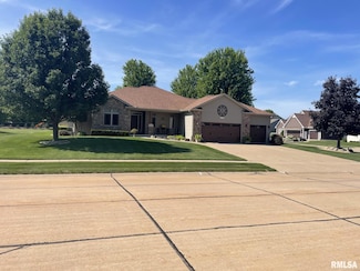 1175 Rustic View Ct, Eldridge, IA 52748