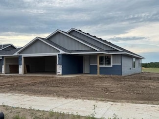7238 Hawthorne Ct, North Branch, MN 55056