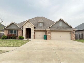 1500 Blue Moon Rd, Centerton, AR 72719