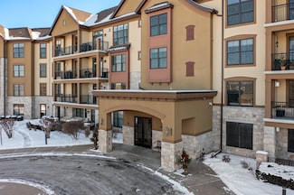 1320 Riverside Ln Unit 112, Saint Paul, MN 55118
