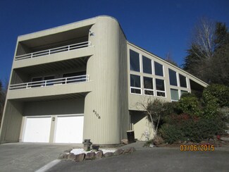 6208 NE 185th St, Kenmore, WA 98028
