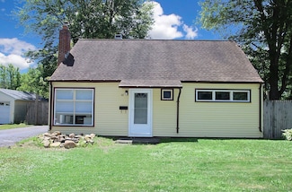 28 Chester Ln, Wallingford, CT 06492