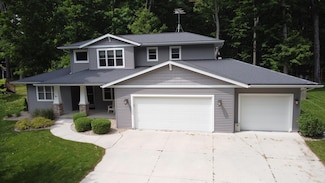 1038 Wood Ct, Sheboygan, WI 53081