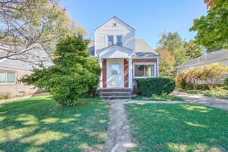 904 S New St, Champaign, IL 61820