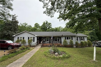 2800 Loch Dr, Winston Salem, NC 27106