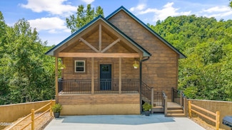 3340 Frontier View Dr, Sevierville, TN 37876