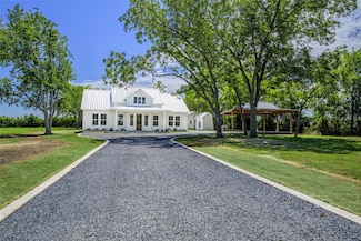 1211 E Fuchs Rd, Carmine, TX 78932