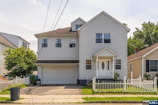 45 Weaver St, Little Falls, NJ 07424