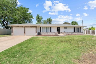 827 Mike Dr, Salina, KS 67401