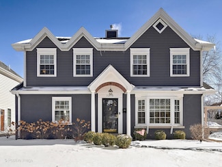 1015 N Cross St, Wheaton, IL 60187