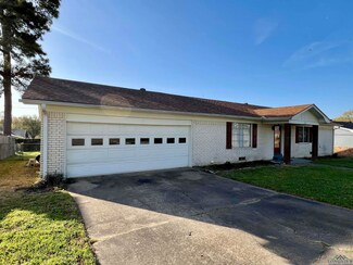 1523 Young St, Henderson, TX 75654