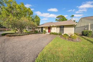 20 Windrush Bay Dr, Tarpon Springs, FL 34689