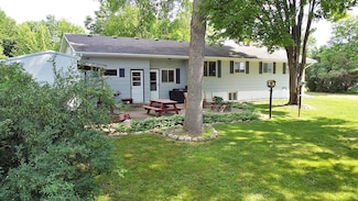1005 E Superior St, Isle, MN 56342