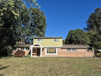 1299 Winchcombe Dr, Bloomfield Hills, MI 48304