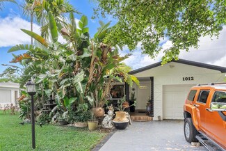 1012 NE 8th St, Hallandale Beach, FL 33009