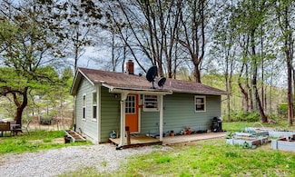 7 Grefe Rd, Scaly Mountain, NC 28775