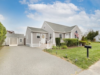 89 Doolittle Ct, Somerset, MA 02725