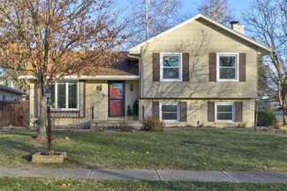 8223 Dema Dr, Des Moines, IA 50320