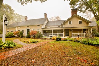 112 Shore Rd, Cape Neddick, ME 03902