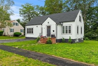 21 Pembrook Rd, North Andover, MA 01845