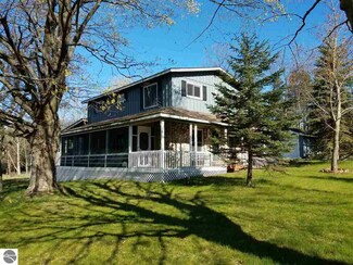 5714 Indian Hill Rd, Honor, MI 49640