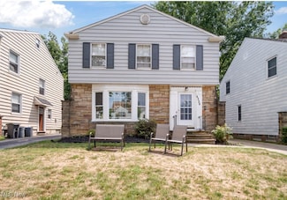 4326 Groveland Rd, Cleveland, OH 44118