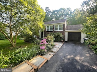 1806 Cranberry Ln, Reston, VA 20191