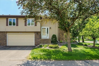 10350 Balsam Ln, Eden Prairie, MN 55347