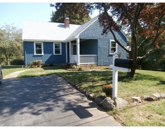 35 Prospect St, Rockport, MA 01966
