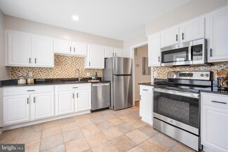 3134 Borge St, Oakton, VA 22124