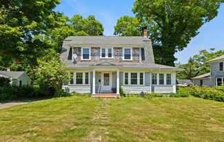 20 Glendon Rd, Woods Hole, MA 02543