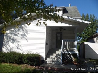 1034 Johnson St, Carlinville, IL 62626