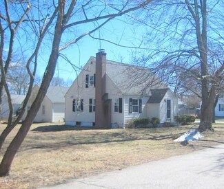 140 Gould Ave, Warwick, RI 02888