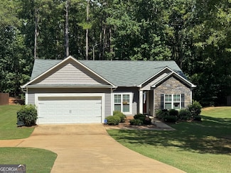 135 Amhurst Dr, West Point, GA 31833