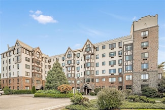 47 Lafayette Place Unit 3H, Greenwich, CT 06830