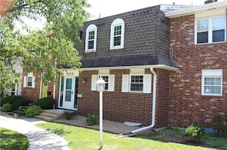 9559 Perry Ln, Overland Park, KS 66212